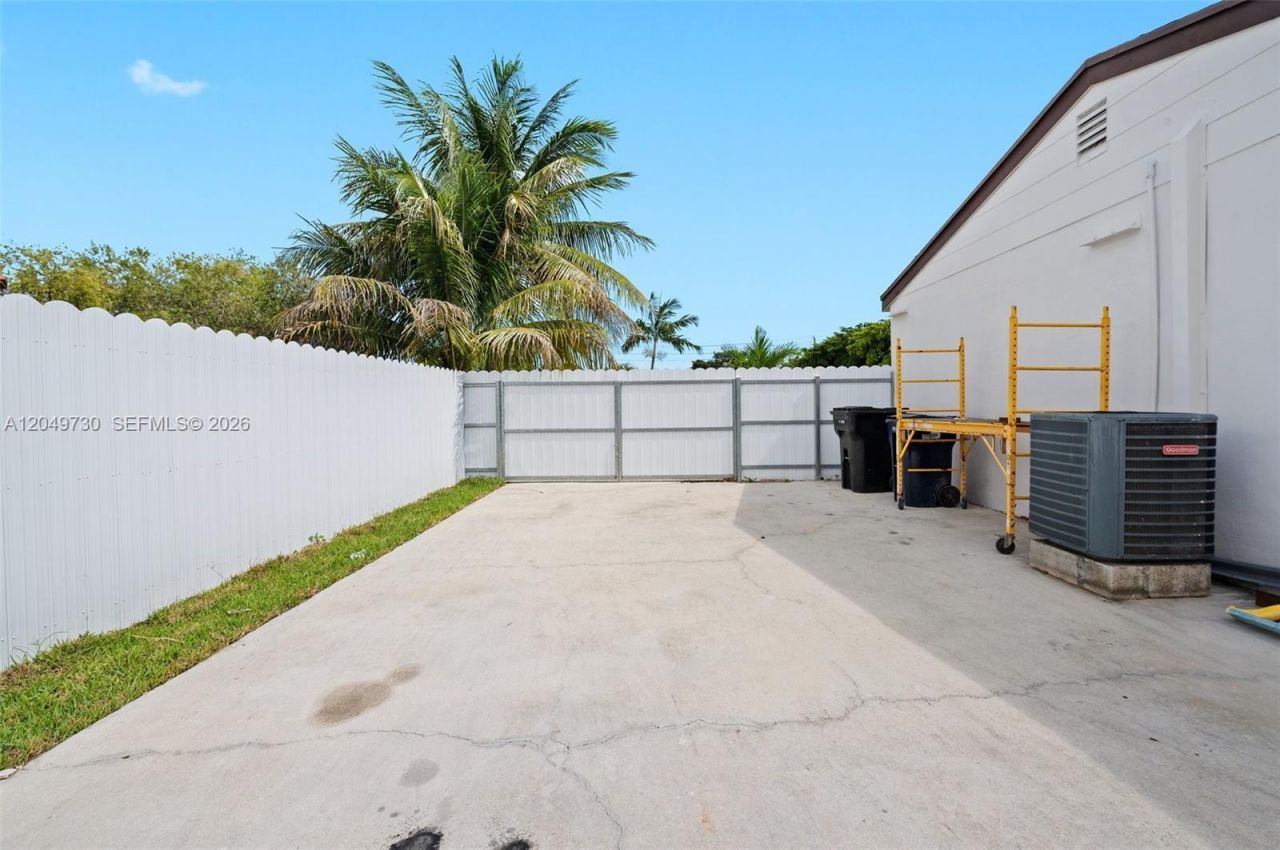1720 NW 67th St , Miami, FL 33147 Photo