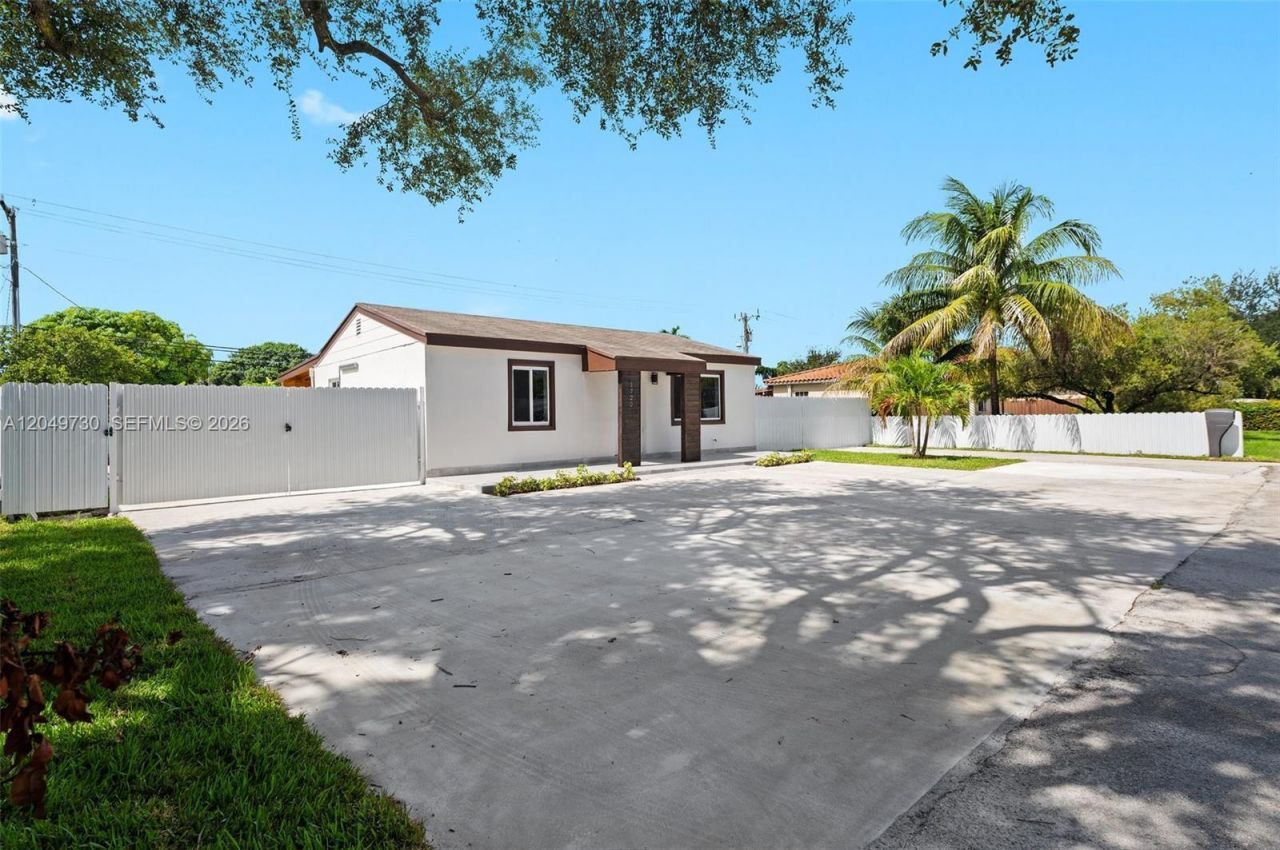 1720 NW 67th St , Miami, FL 33147 Photo