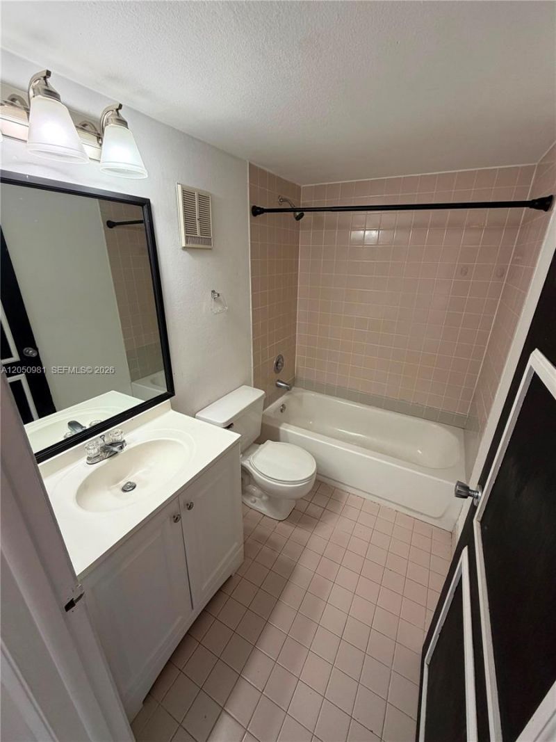 8200 SW 210th St , Unit 303, Cutler Bay, FL 33189 Photo