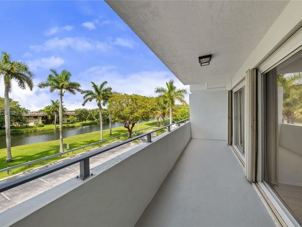 7900 CAMINO CR , Unit 303, Miami, FL 33143