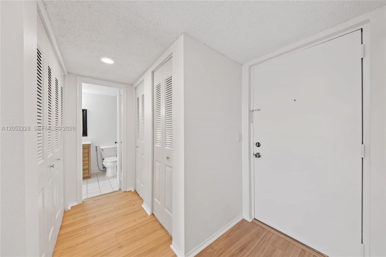 7900 Camino Cr , Unit 303, Miami, FL 33143 Photo