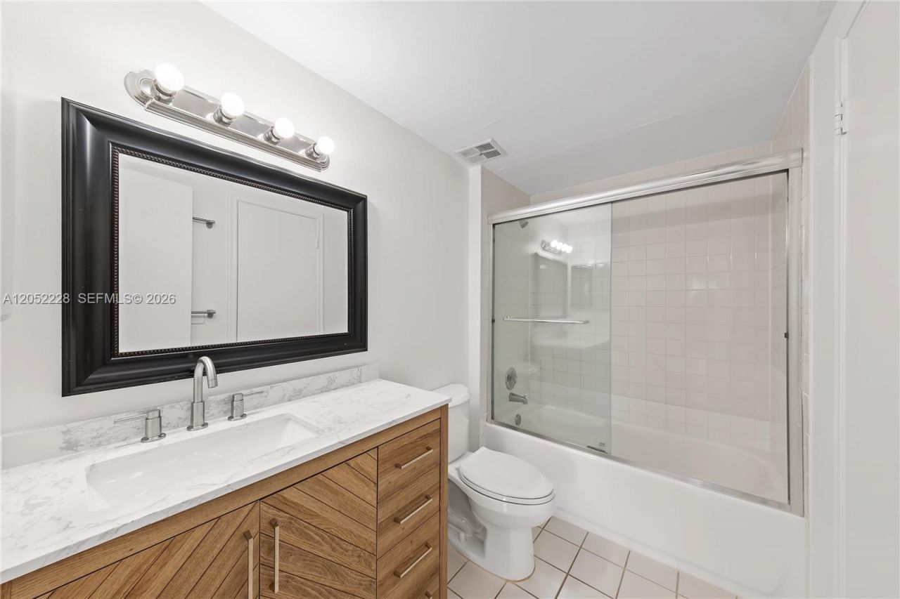 7900 Camino Cr , Unit 303, Miami, FL 33143 Photo