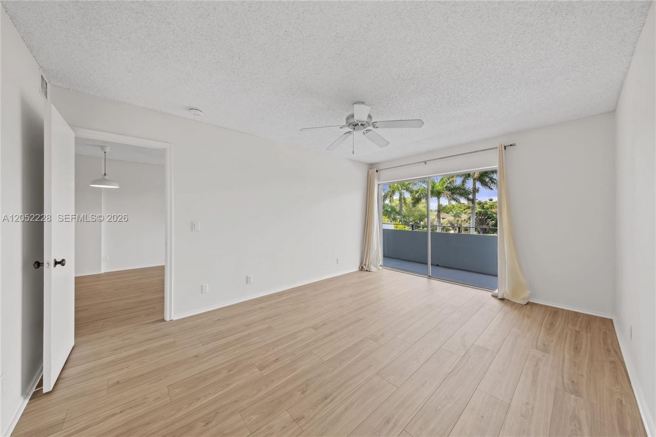 7900 Camino Cr , Unit 303, Miami, FL 33143 Photo