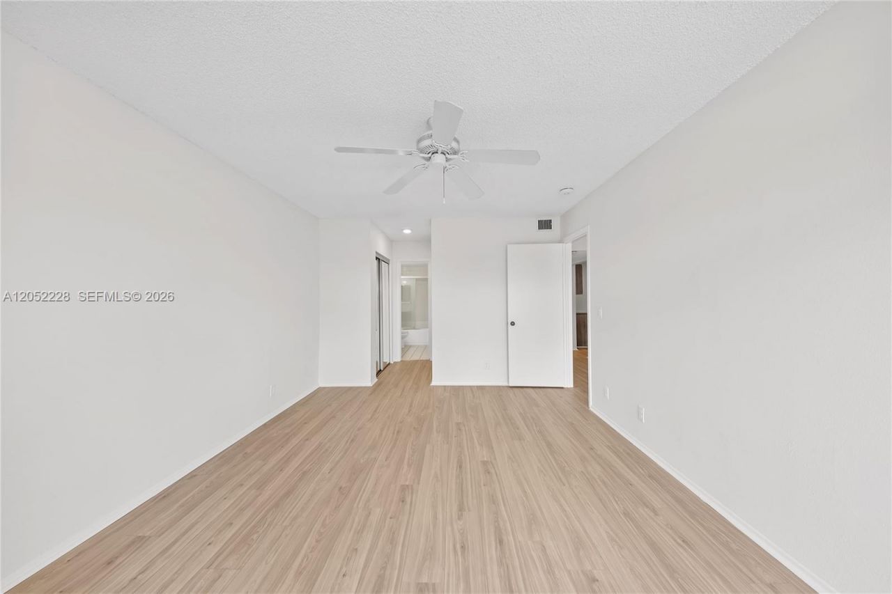 7900 Camino Cr , Unit 303, Miami, FL 33143 Photo