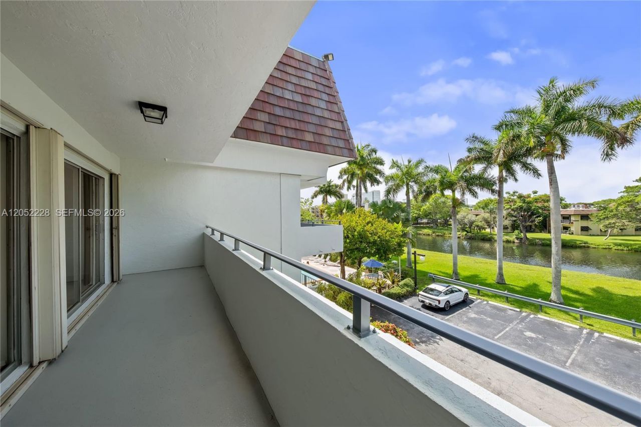 7900 Camino Cr , Unit 303, Miami, FL 33143 Photo