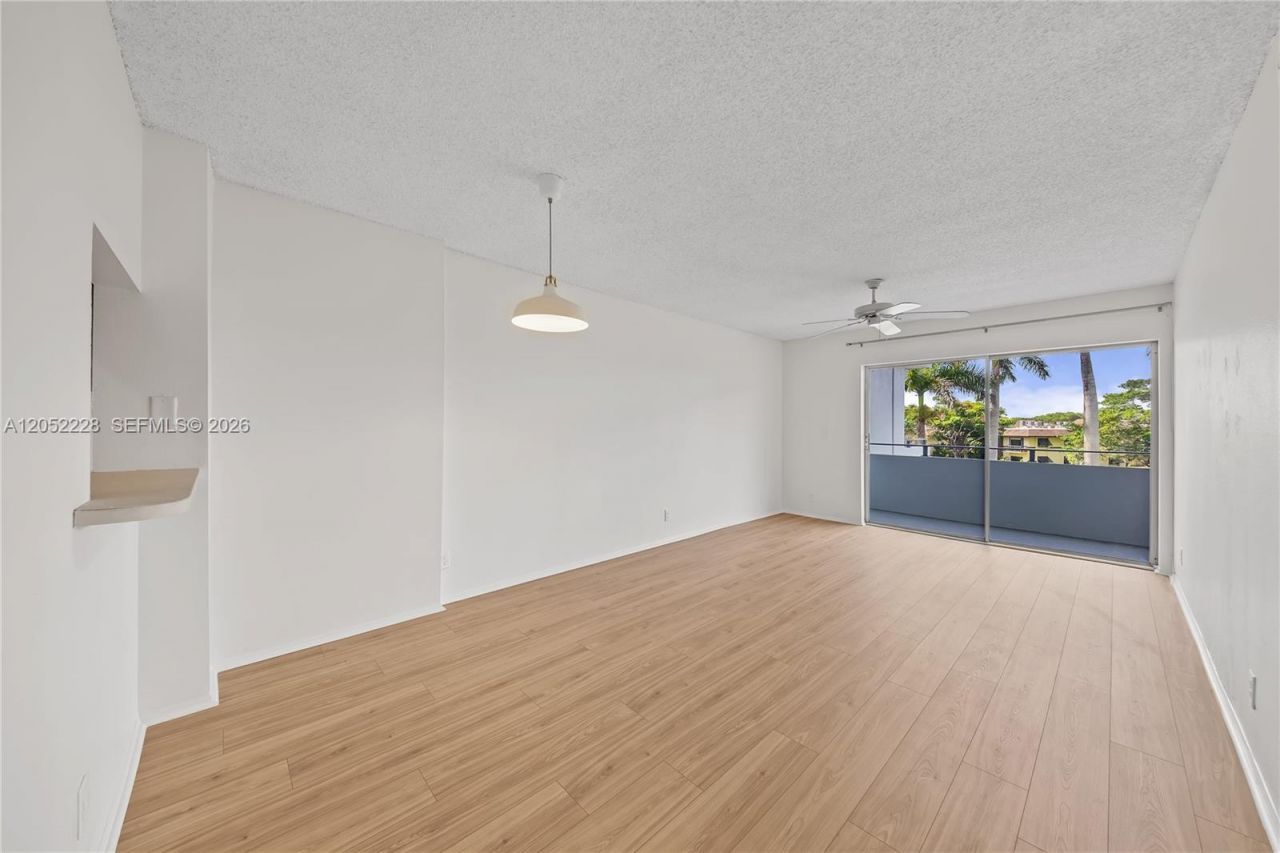 7900 Camino Cr , Unit 303, Miami, FL 33143 Photo