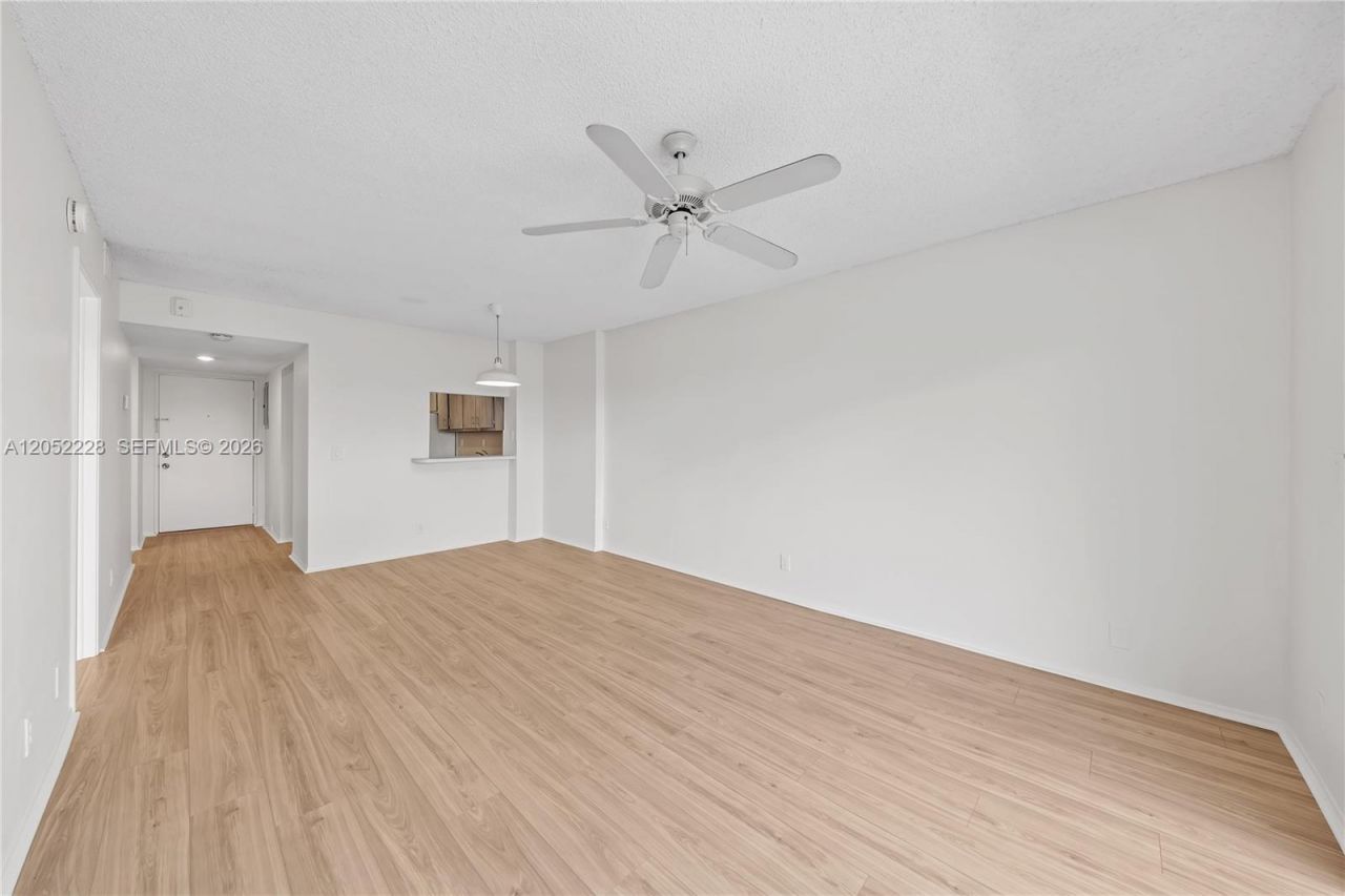 7900 Camino Cr , Unit 303, Miami, FL 33143 Photo