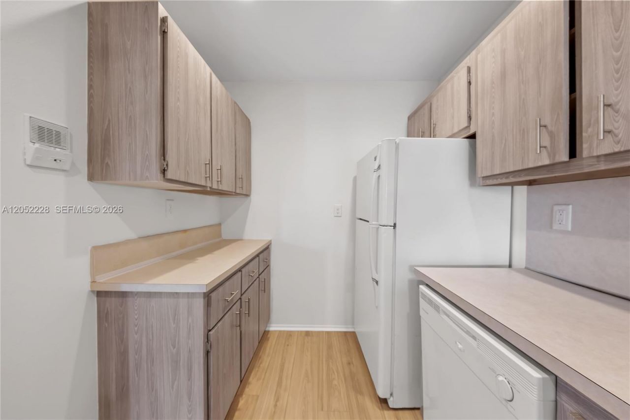 7900 Camino Cr , Unit 303, Miami, FL 33143 Photo