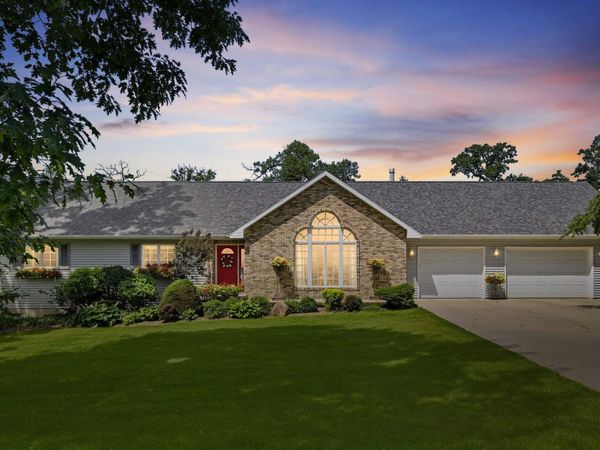 1032 Oakland Drive, Tama, IA 52339