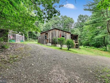 100 LIGHTHOUSE LANE Pine Grove, PA 17963