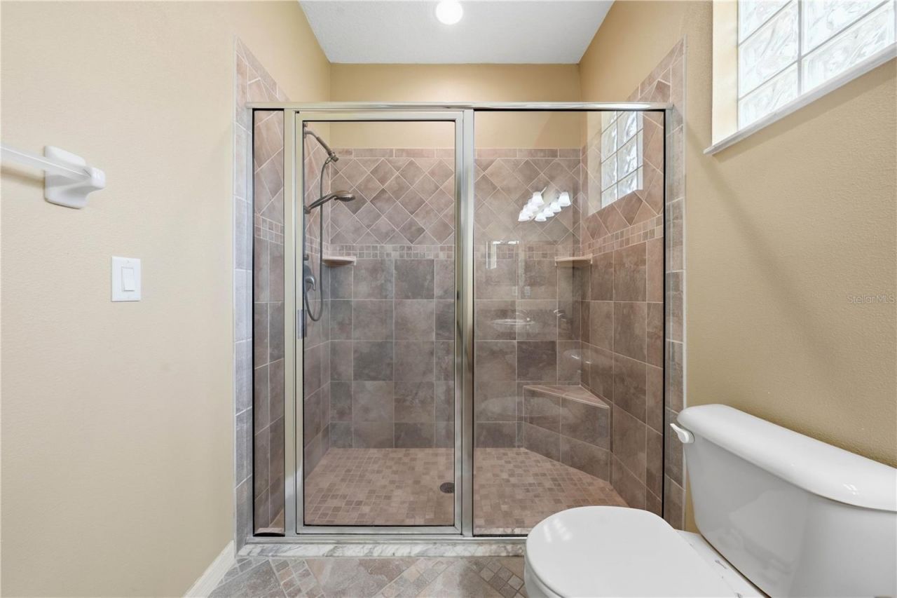 81 Twin Lake Cir, Umatilla, FL 32784 Photo