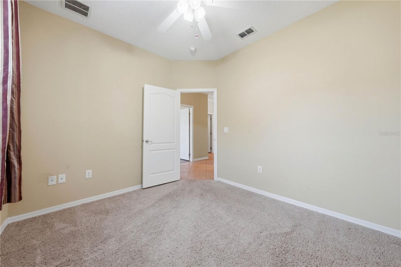 81 Twin Lake Cir, Umatilla, FL 32784 Photo