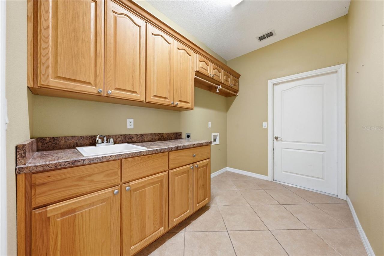 81 Twin Lake Cir, Umatilla, FL 32784 Photo
