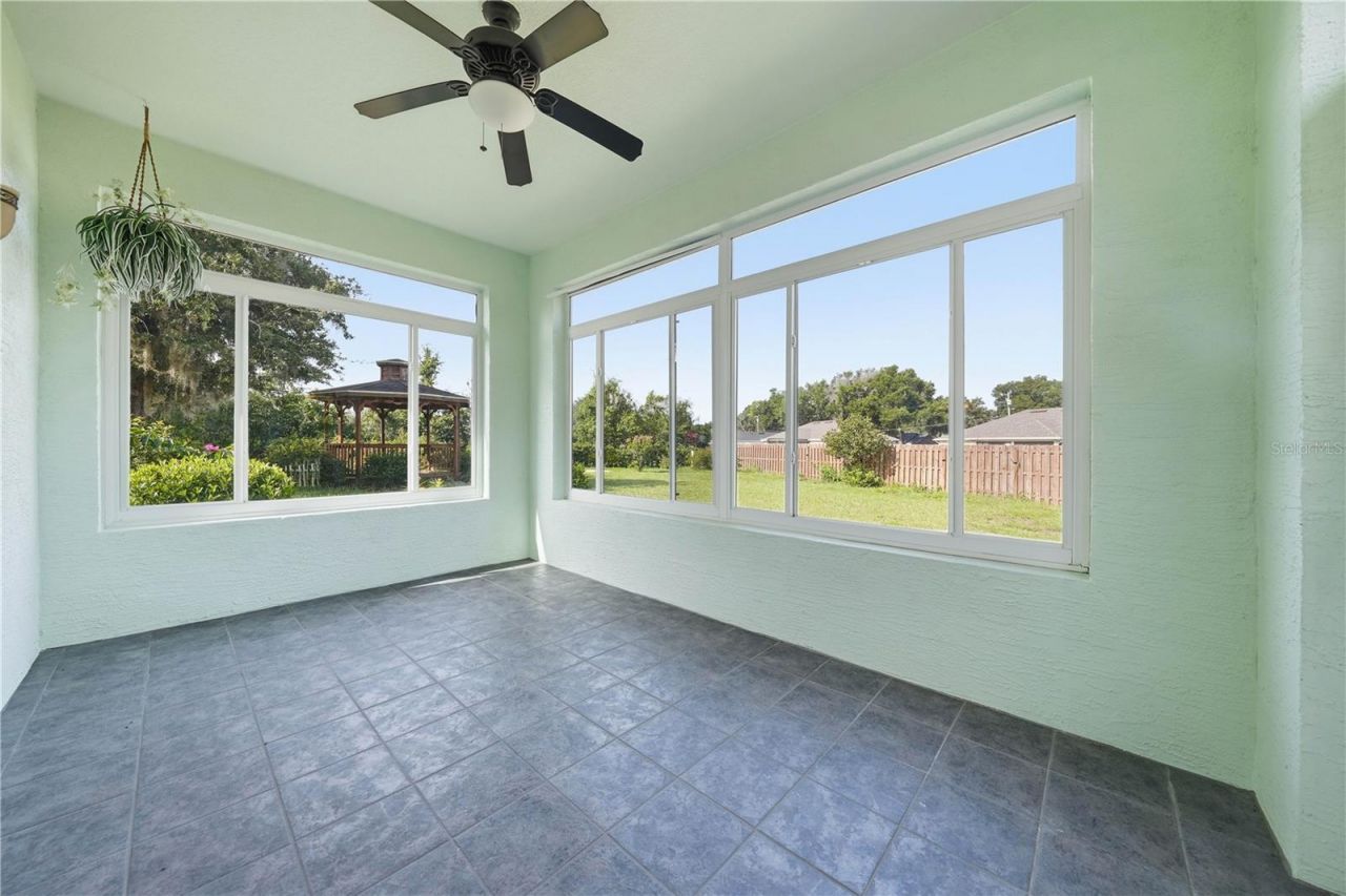81 Twin Lake Cir, Umatilla, FL 32784 Photo