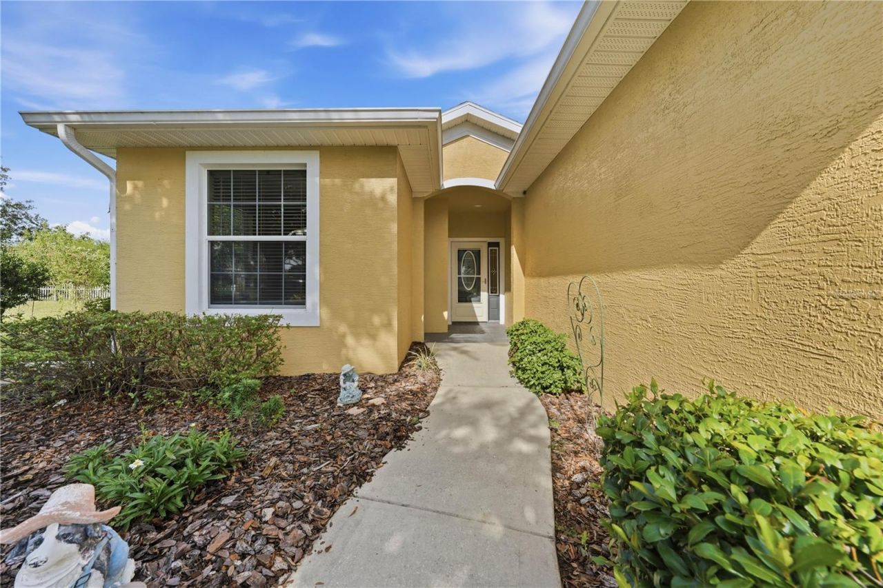 81 Twin Lake Cir, Umatilla, FL 32784 Photo