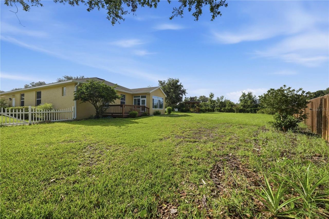 81 Twin Lake Cir, Umatilla, FL 32784 Photo