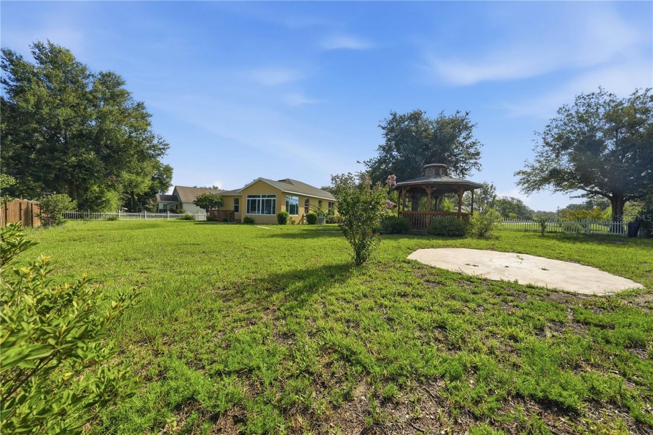 81 Twin Lake Cir, Umatilla, FL 32784 Photo