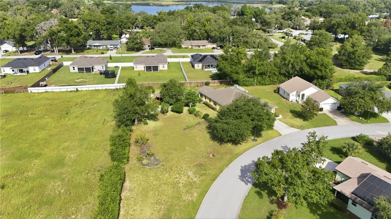 81 Twin Lake Cir, Umatilla, FL 32784 Photo