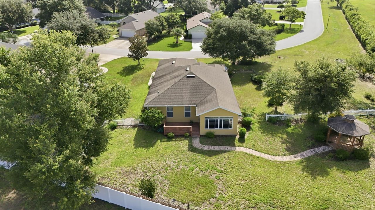 81 Twin Lake Cir, Umatilla, FL 32784 Photo