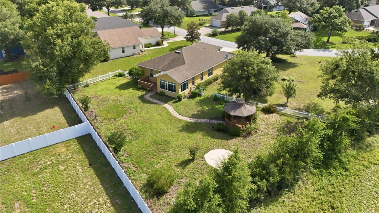 81 Twin Lake Cir, Umatilla, FL 32784 Photo