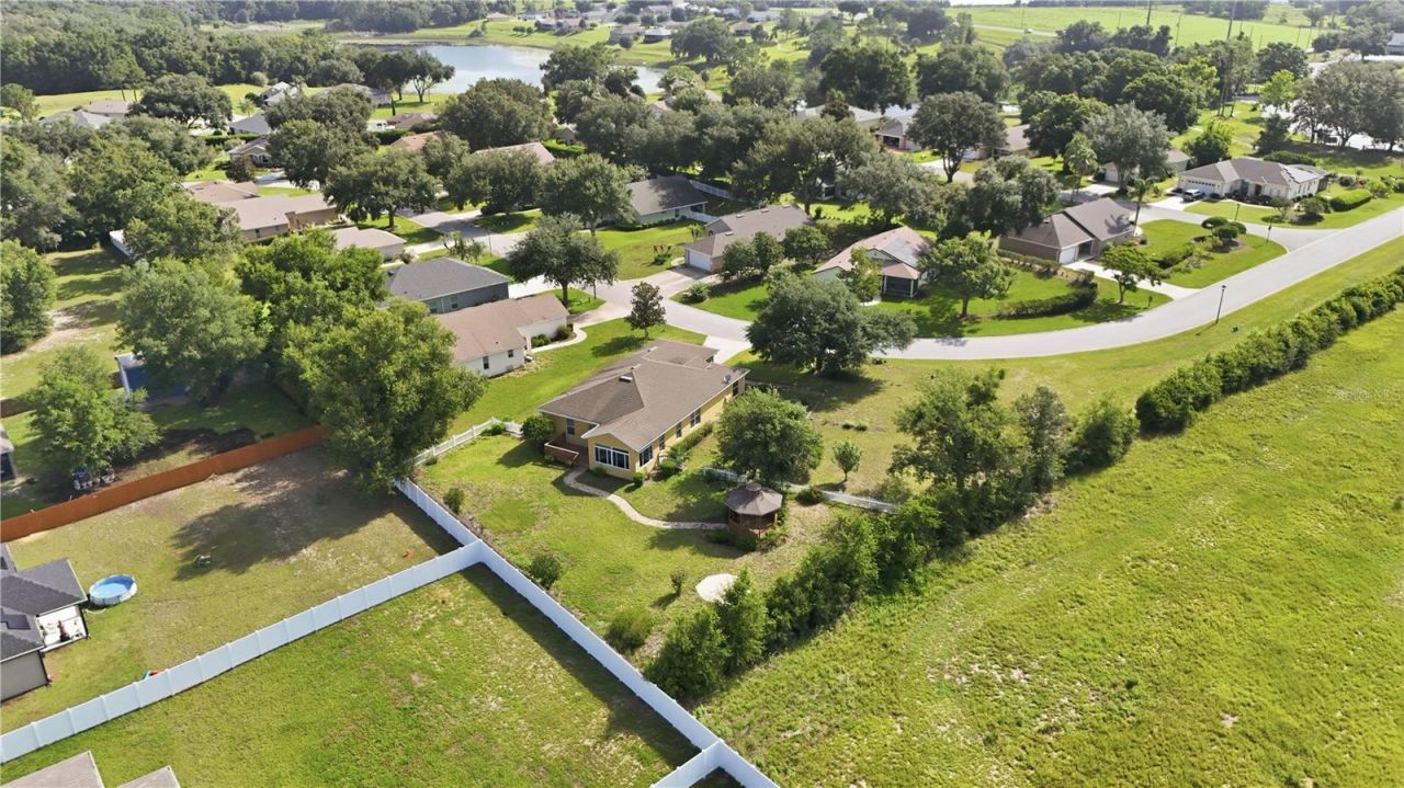 81 Twin Lake Cir, Umatilla, FL 32784 Photo