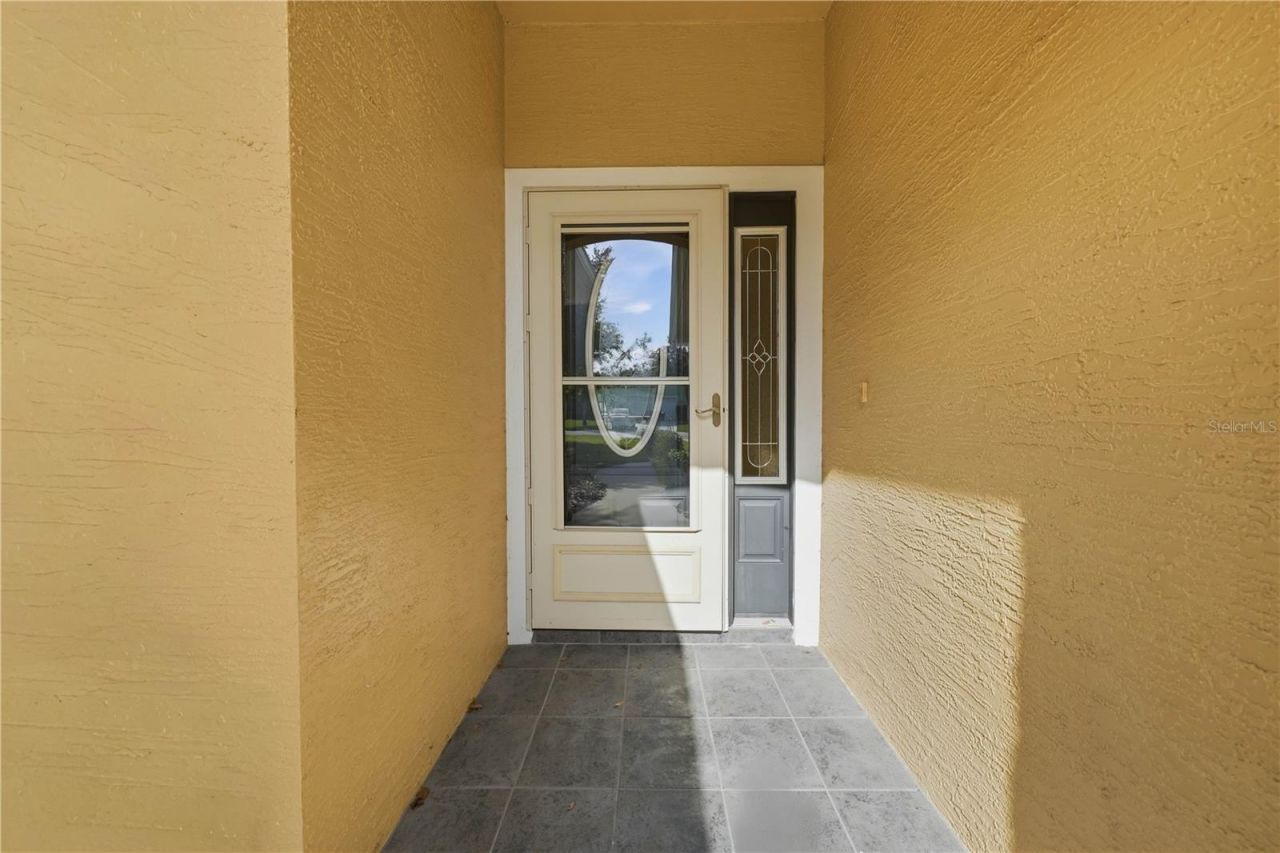 81 Twin Lake Cir, Umatilla, FL 32784 Photo