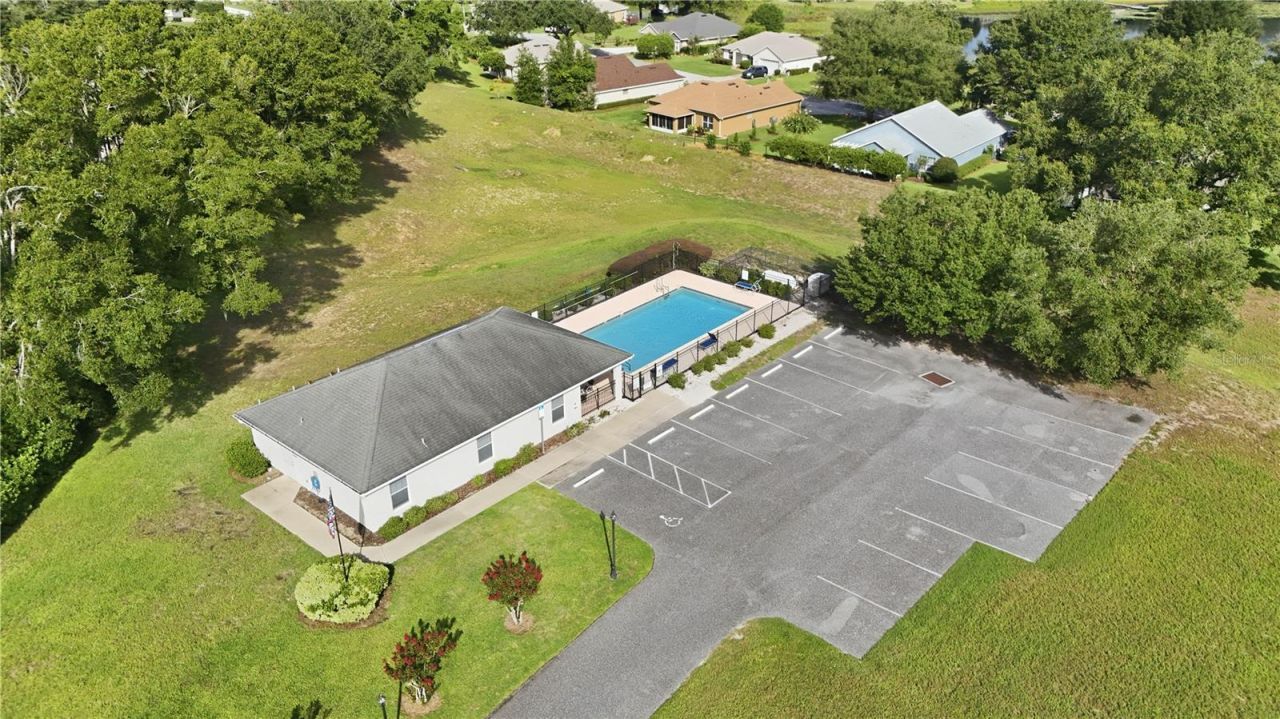 81 Twin Lake Cir, Umatilla, FL 32784 Photo