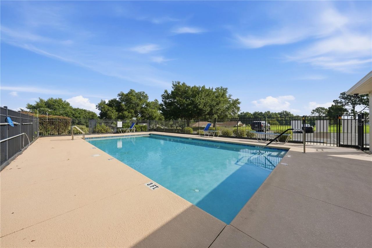 81 Twin Lake Cir, Umatilla, FL 32784 Photo