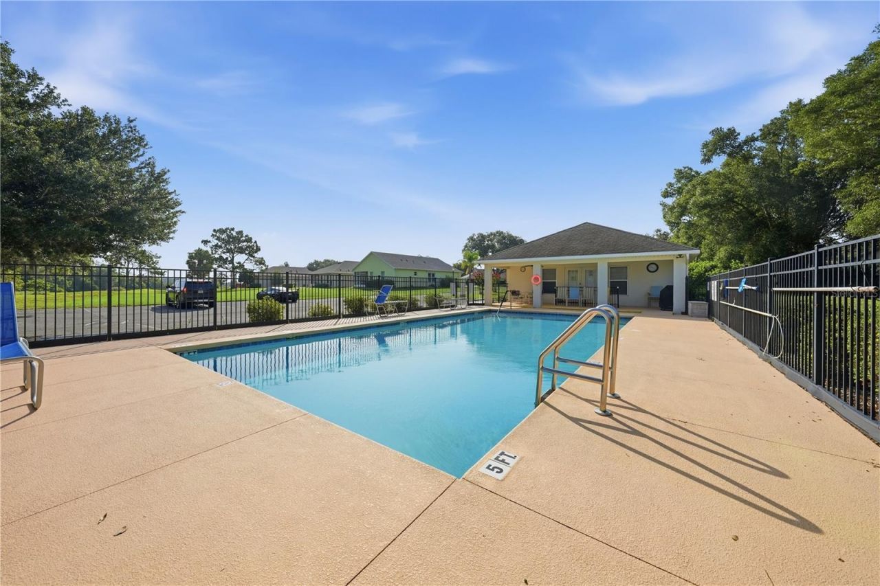 81 Twin Lake Cir, Umatilla, FL 32784 Photo