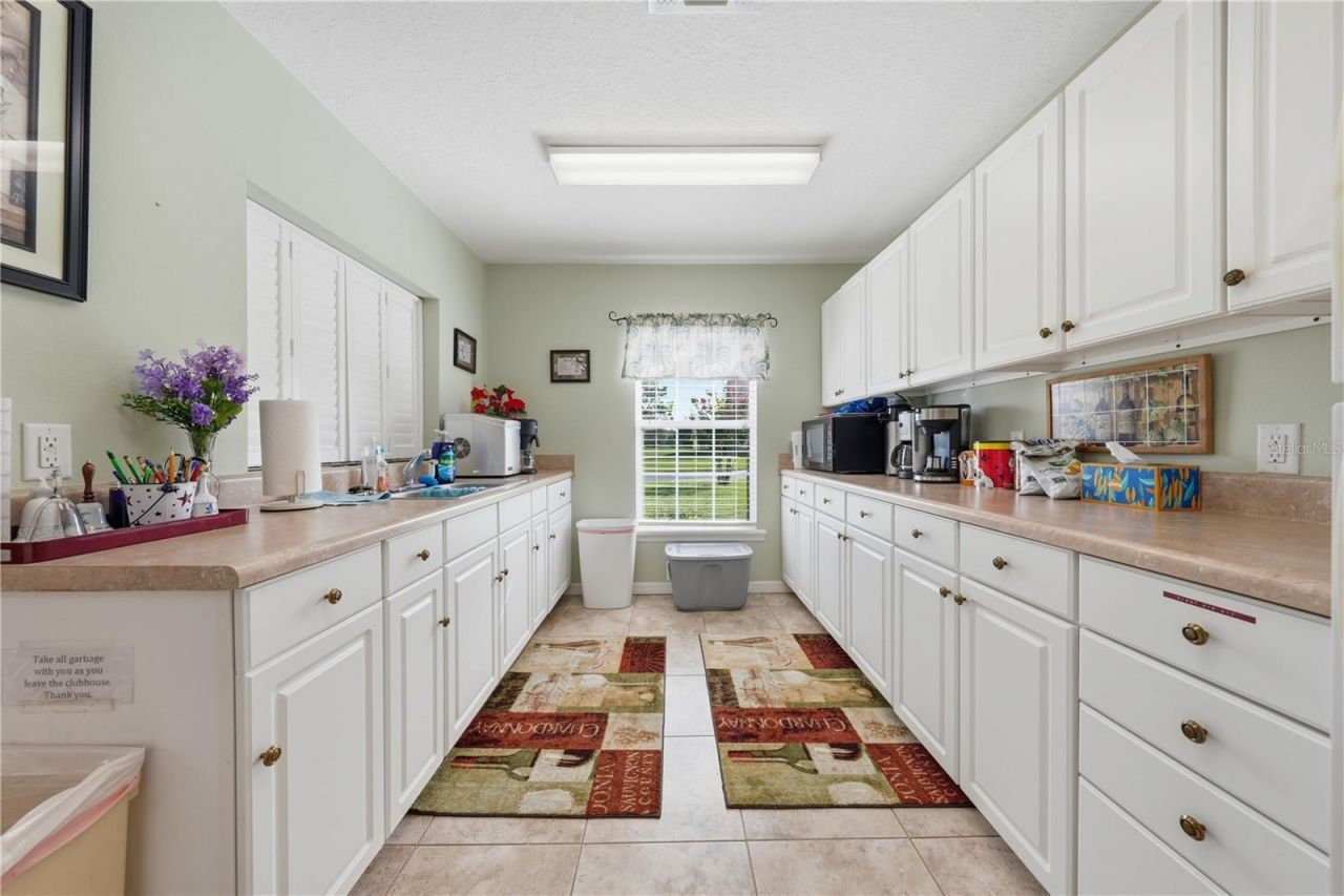 81 Twin Lake Cir, Umatilla, FL 32784 Photo