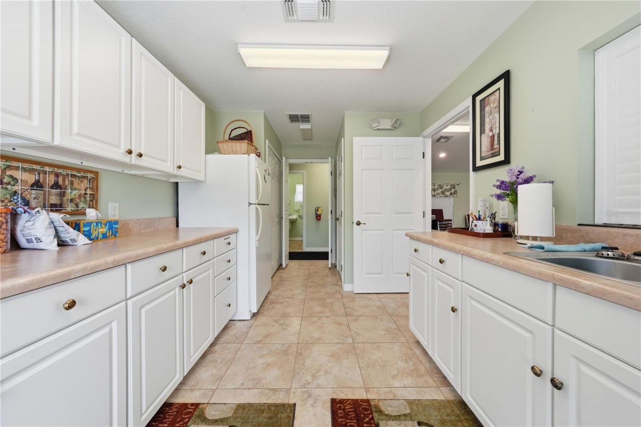 81 Twin Lake Cir, Umatilla, FL 32784 Photo