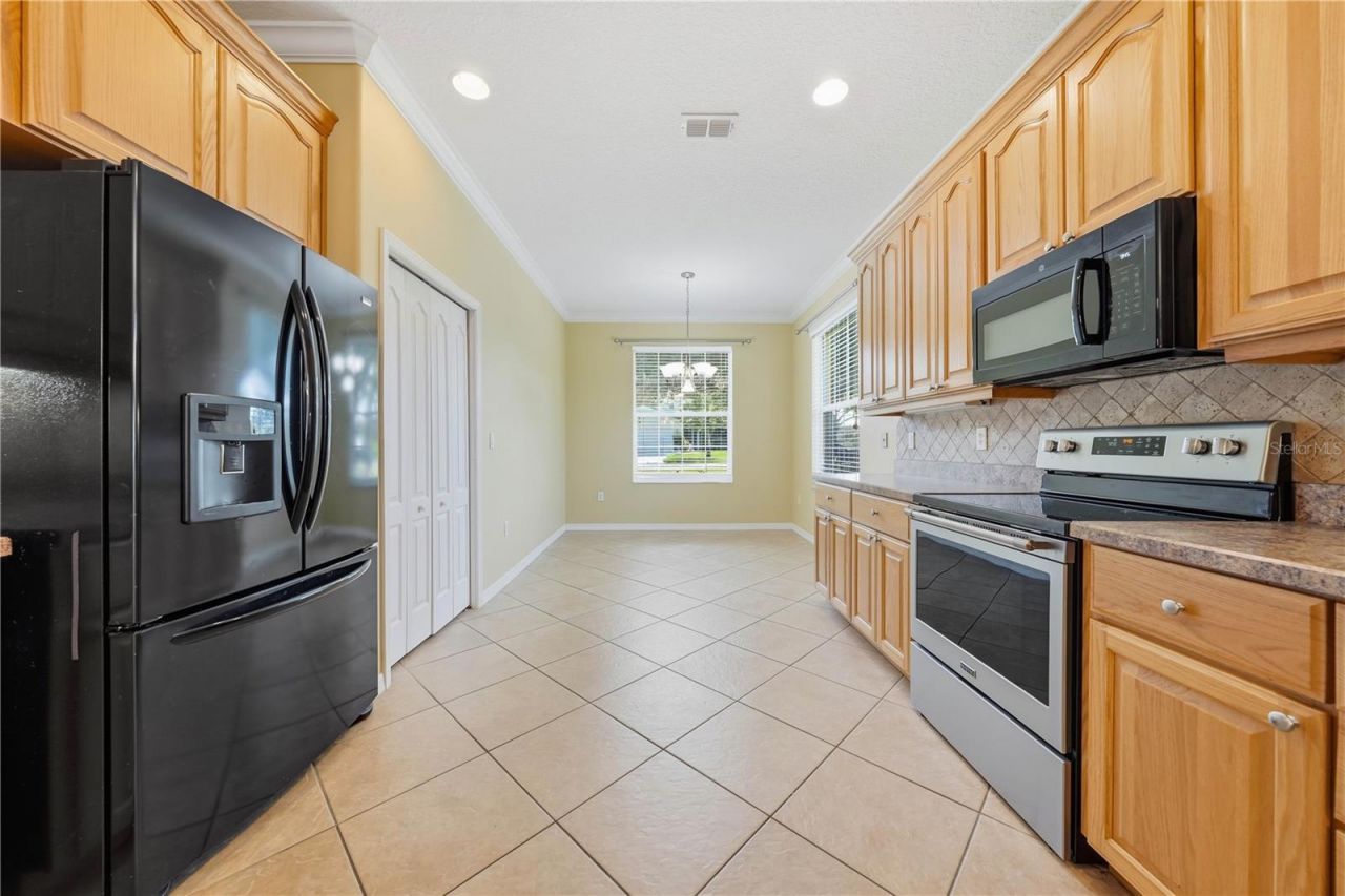 81 Twin Lake Cir, Umatilla, FL 32784 Photo