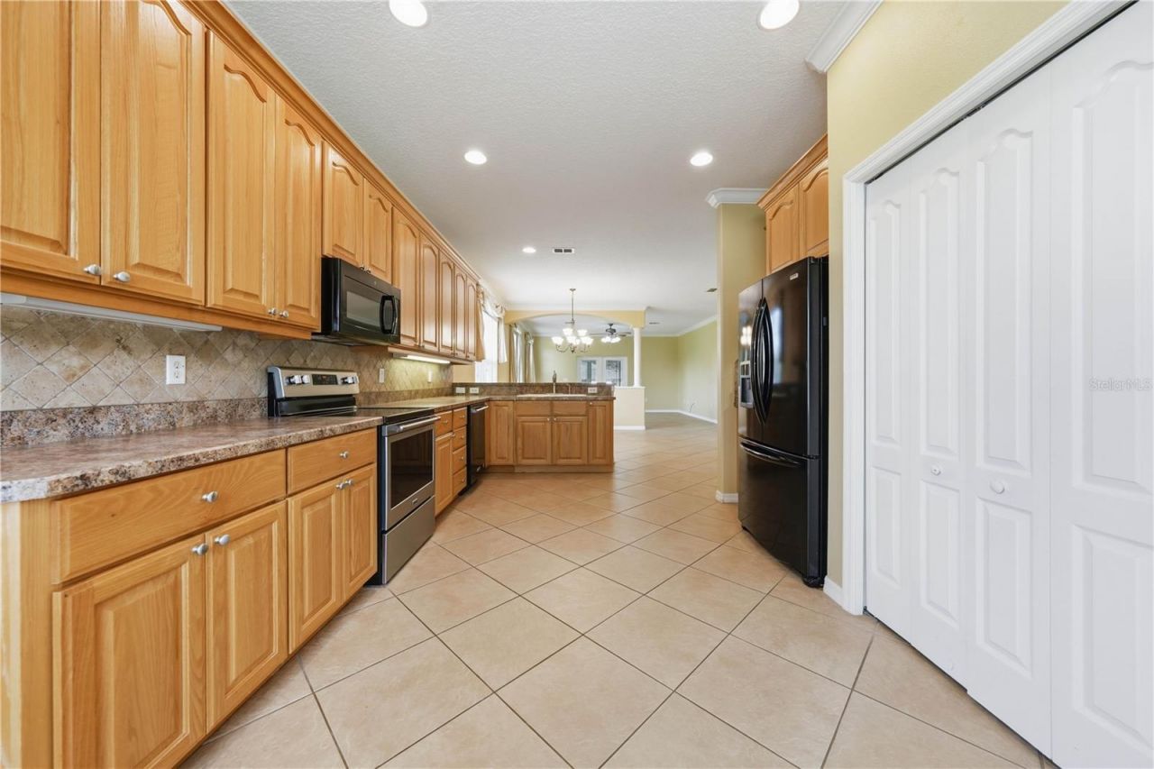 81 Twin Lake Cir, Umatilla, FL 32784 Photo
