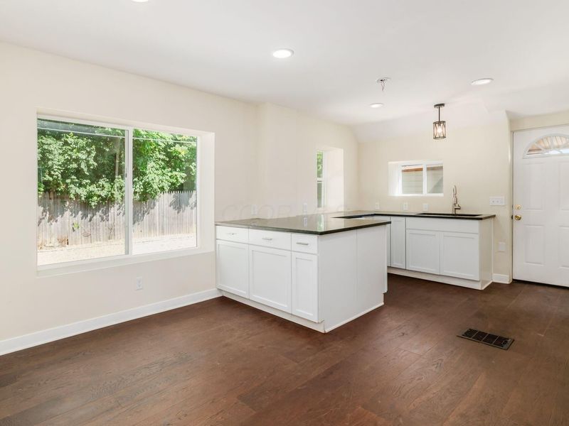845 Sunbury Road , Columbus, OH 43219 Photo 5