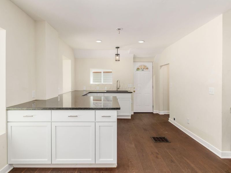 845 Sunbury Road , Columbus, OH 43219 Photo 9
