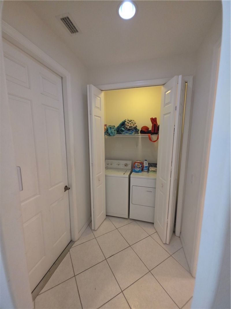 417 Pineapple Square Sw, Unit 417, Vero Beach, FL 32962 Photo