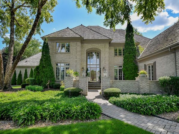 38W601 CLUBHOUSE Drive , St. Charles, IL 60175