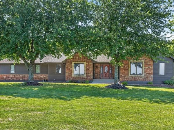 17618 S Emerald View Drive, Raymore, MO 64083