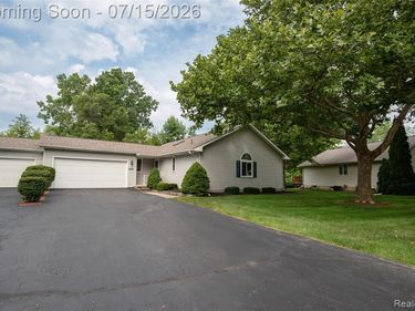 11660 Hawthorne Glen Drive, Grand Blanc, MI 48439