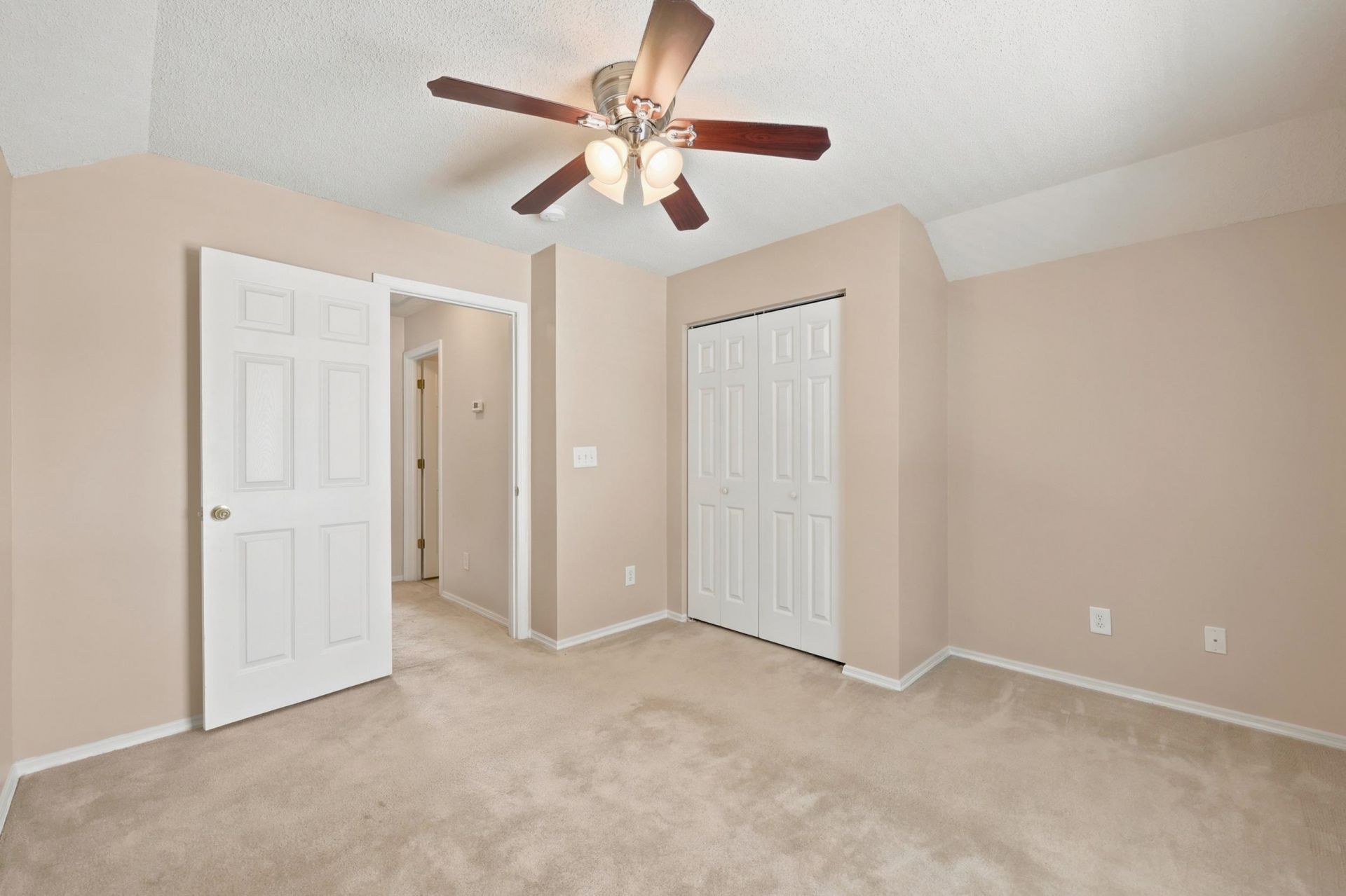 914 Bur Oak Ct.  Photo 21