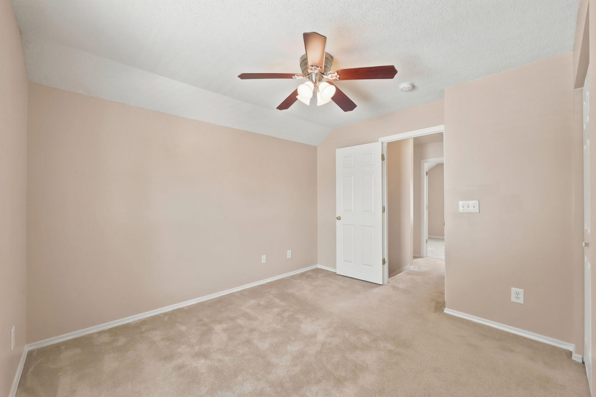 914 Bur Oak Ct.  Photo 22