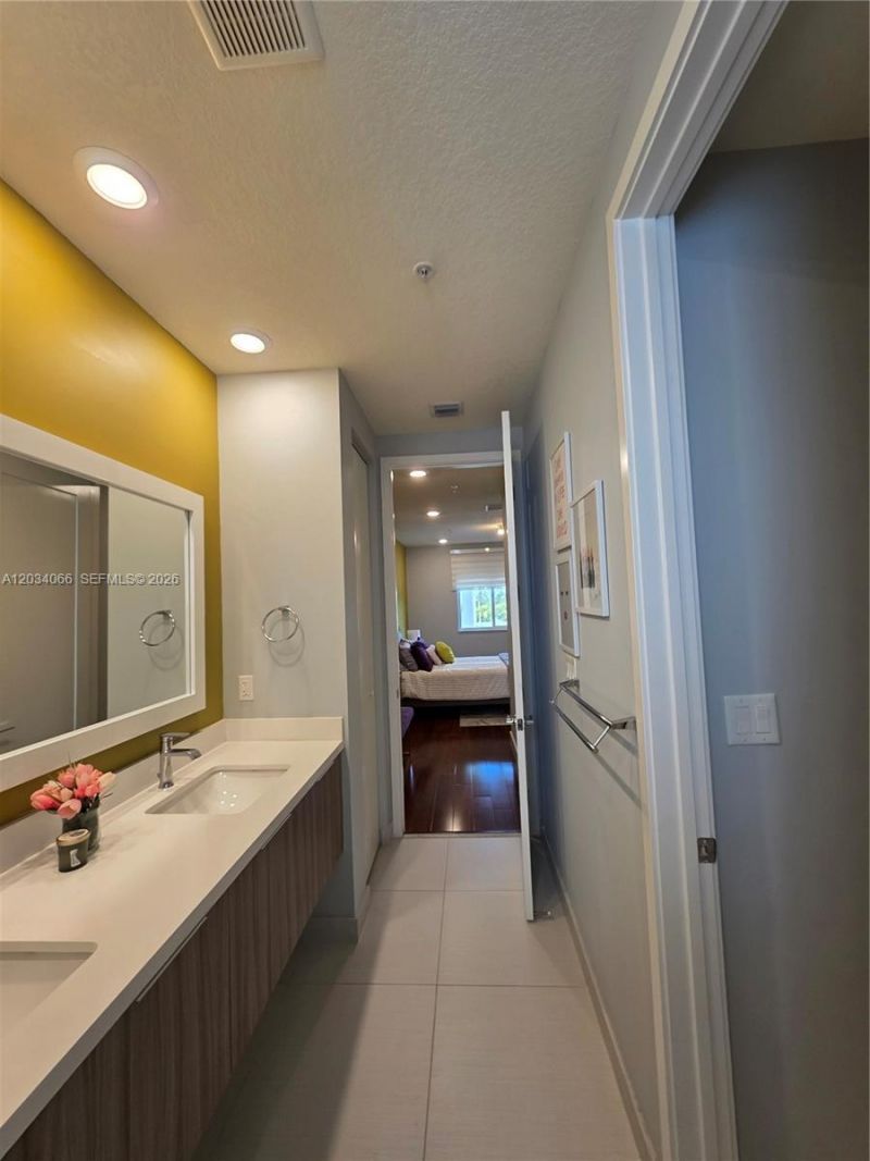 10222 NW 64th Way, Unit 302, Doral, FL 33178 Photo
