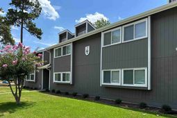 10301 N Kings Hwy. photo 4