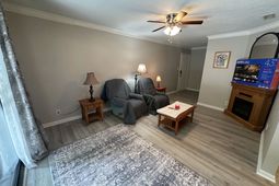 10301 N Kings Hwy. photo 4