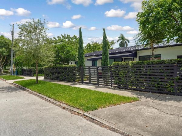 2484 SW 25th St, Miami, FL 33133