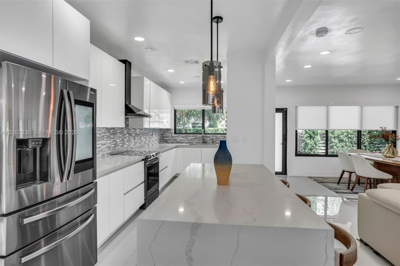 2484 SW 25th St, Miami, FL 33133 Photo