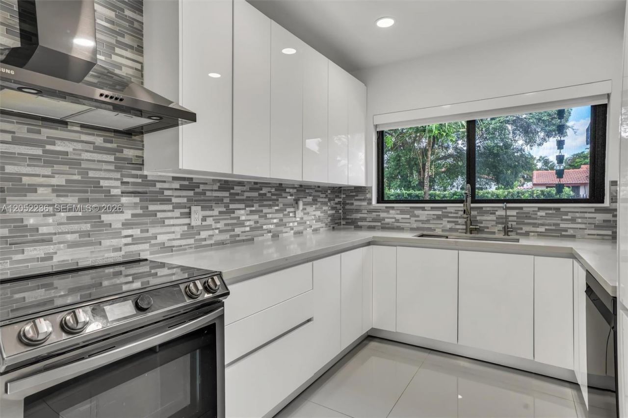 2484 SW 25th St, Miami, FL 33133 Photo