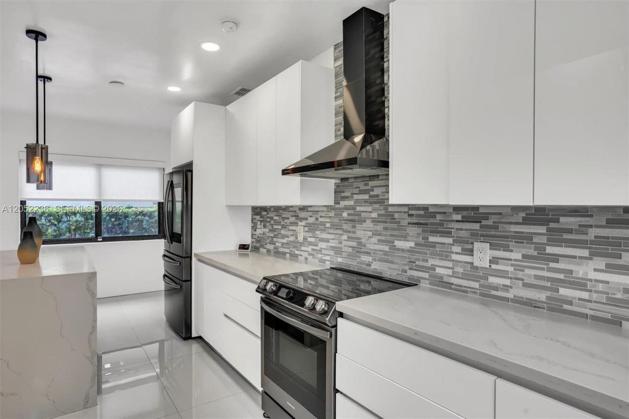 2484 SW 25th St, Miami, FL 33133 Photo