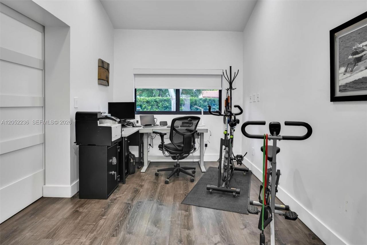 2484 SW 25th St, Miami, FL 33133 Photo