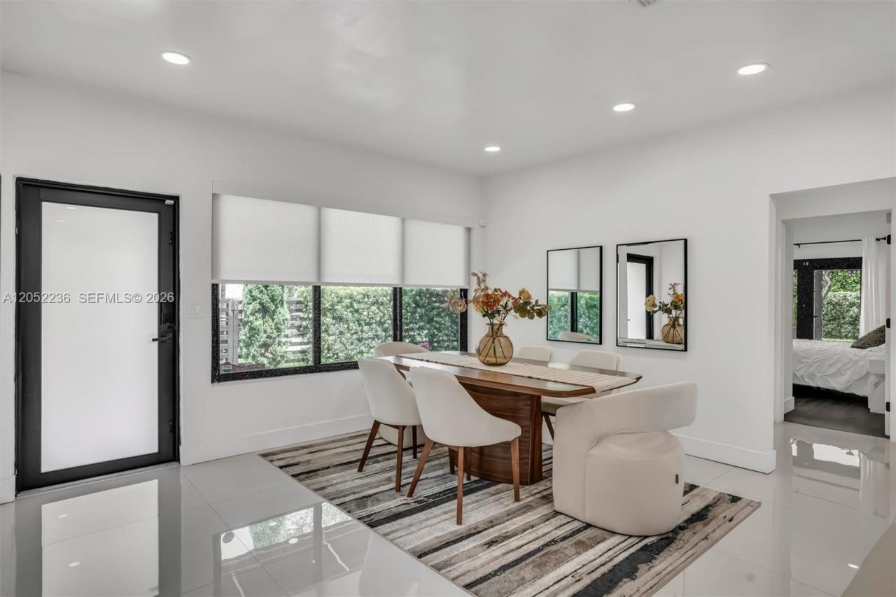 2484 SW 25th St, Miami, FL 33133 Photo